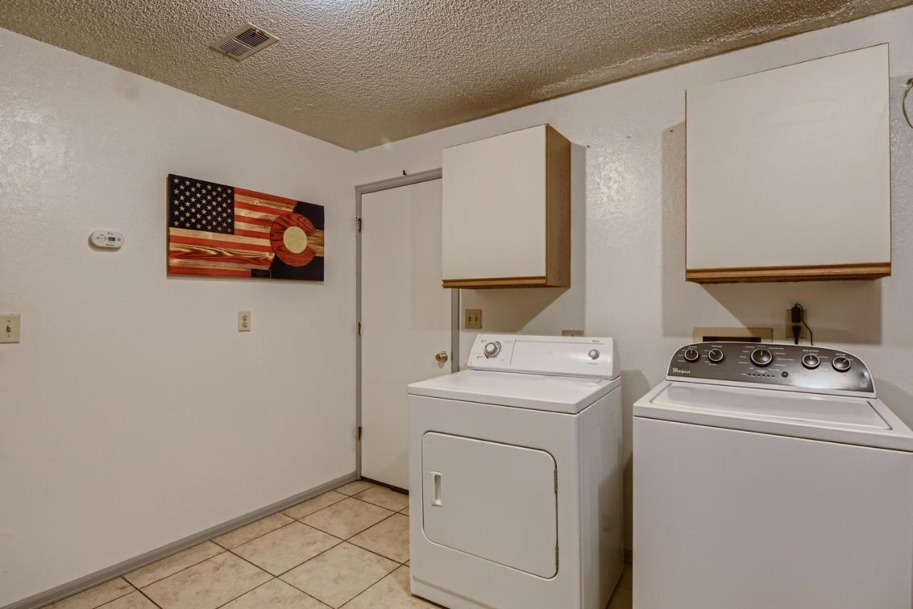 Rare Find Modern Townhome In The Heart Of Old Colorado City Colorado Springs Exterior photo