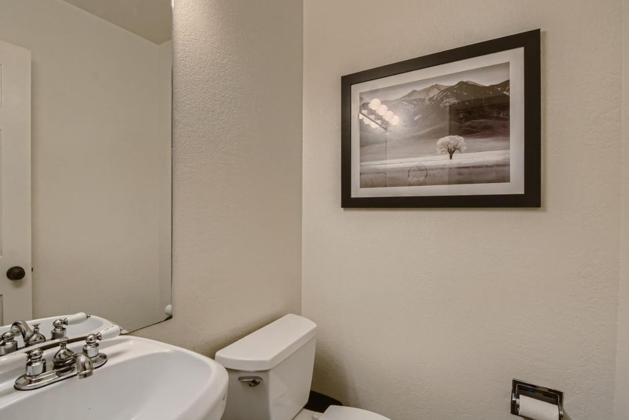 Rare Find Modern Townhome In The Heart Of Old Colorado City Colorado Springs Exterior photo