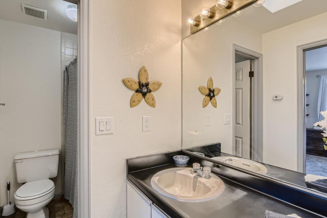 Rare Find Modern Townhome In The Heart Of Old Colorado City Colorado Springs Exterior photo