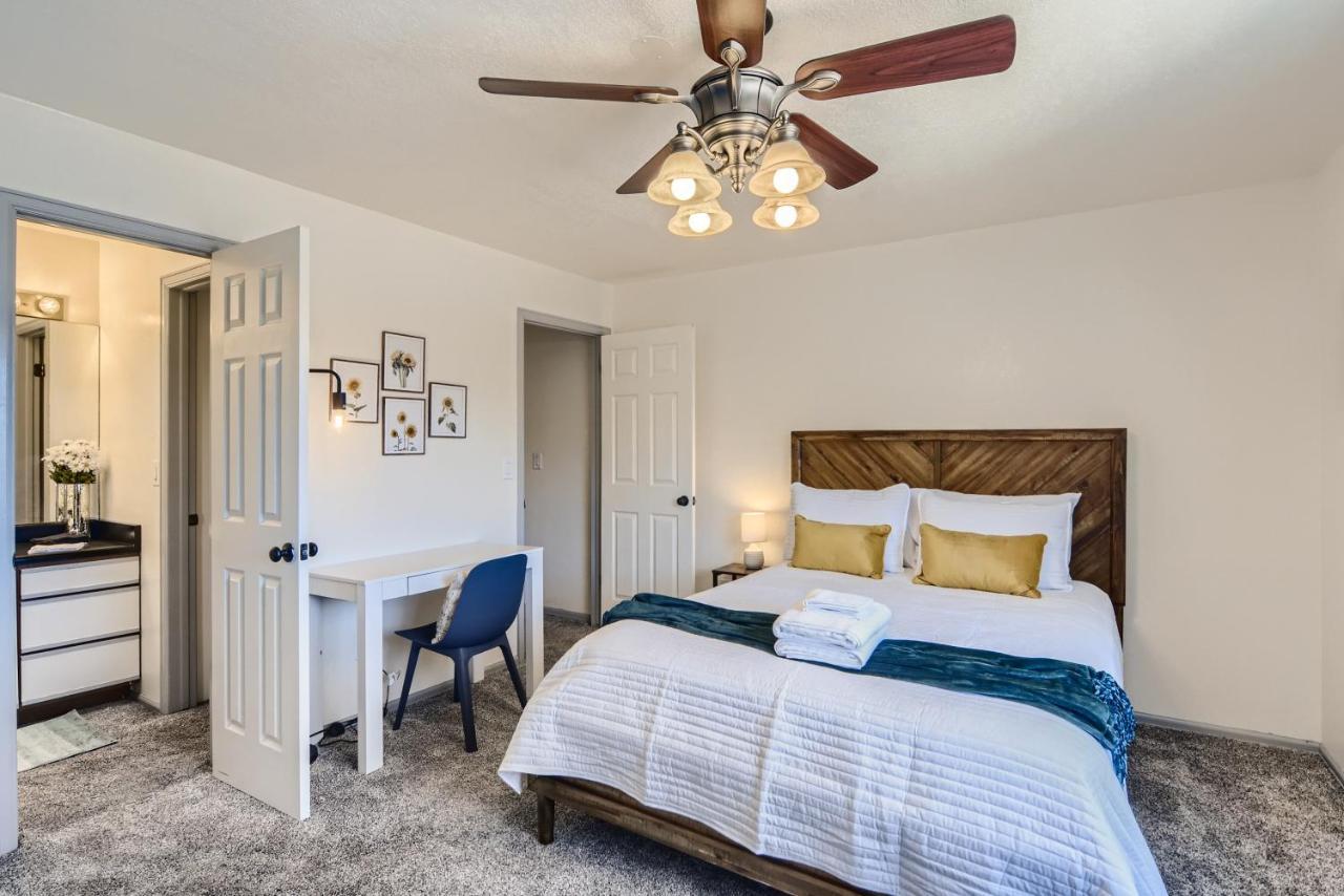 Rare Find Modern Townhome In The Heart Of Old Colorado City Colorado Springs Exterior photo