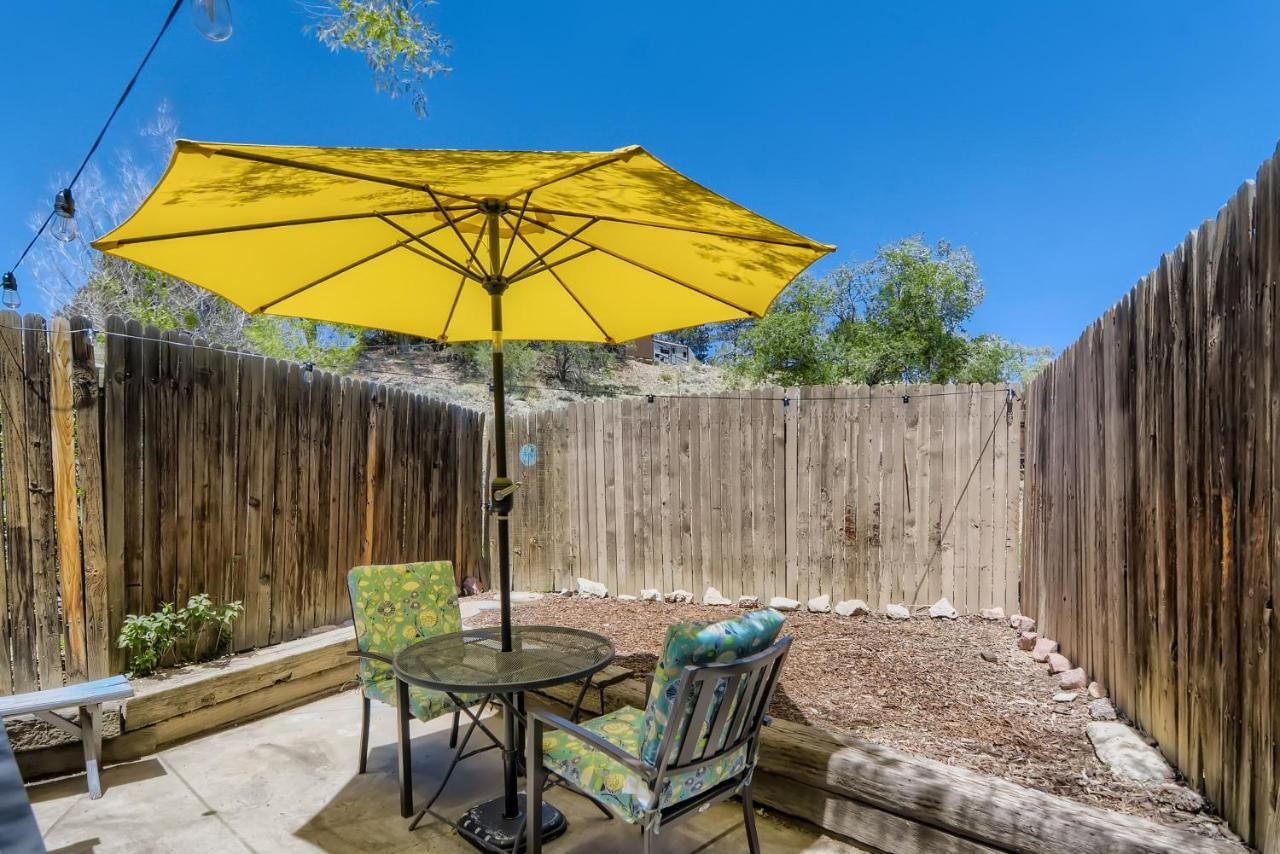 Rare Find Modern Townhome In The Heart Of Old Colorado City Colorado Springs Exterior photo